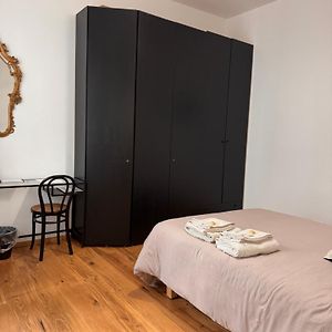 Genoa Waterfront Room